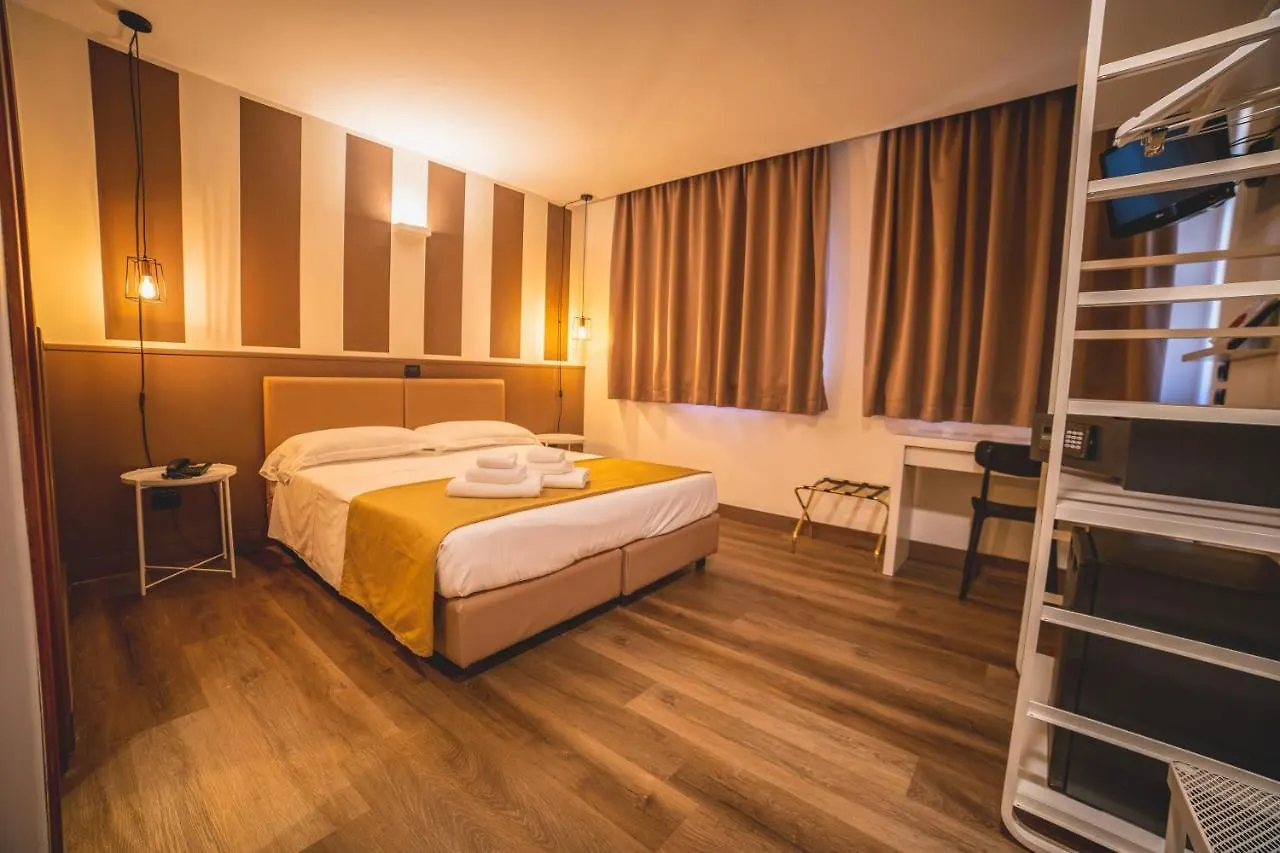 Hotel Continental Reggio Calabria 4*,  Italia